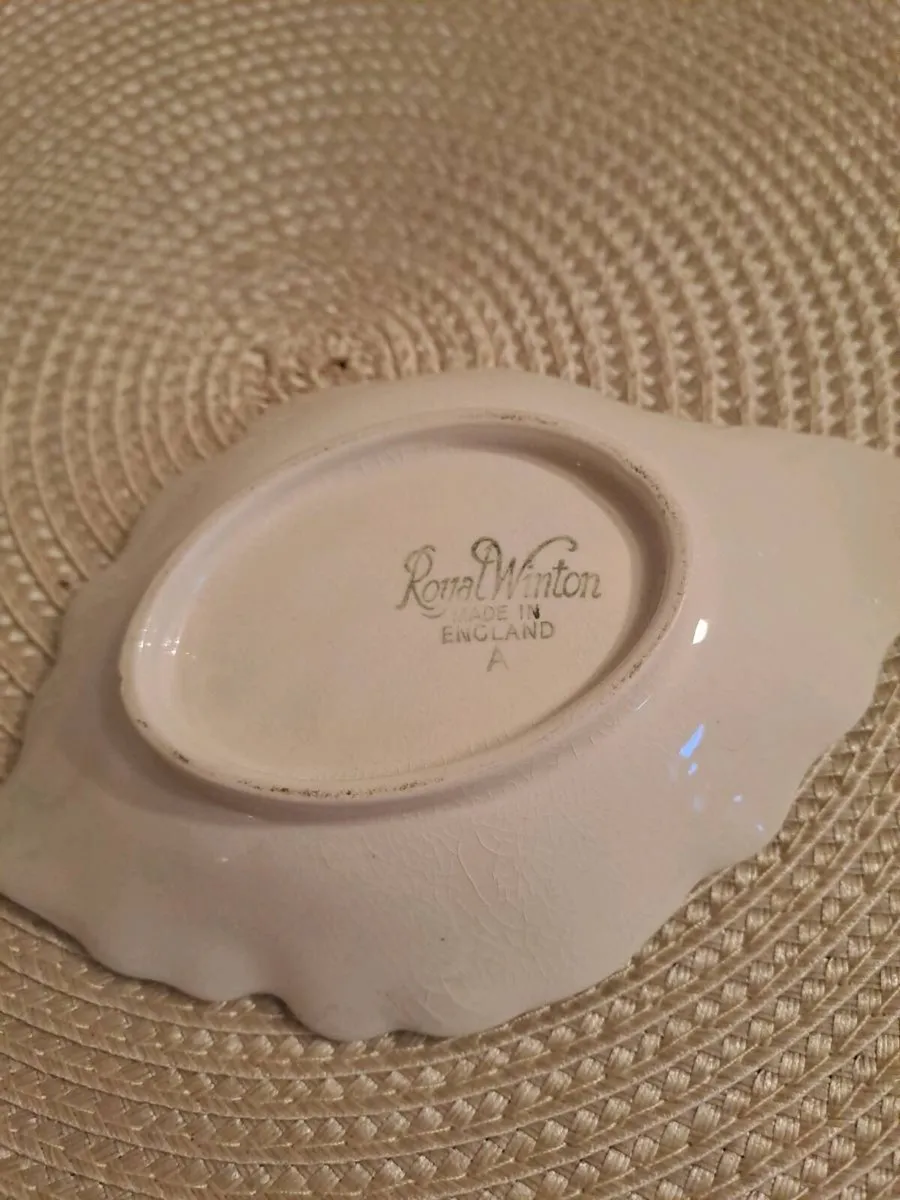Royal winton vintage Majolica-style leaf dish - Image 2