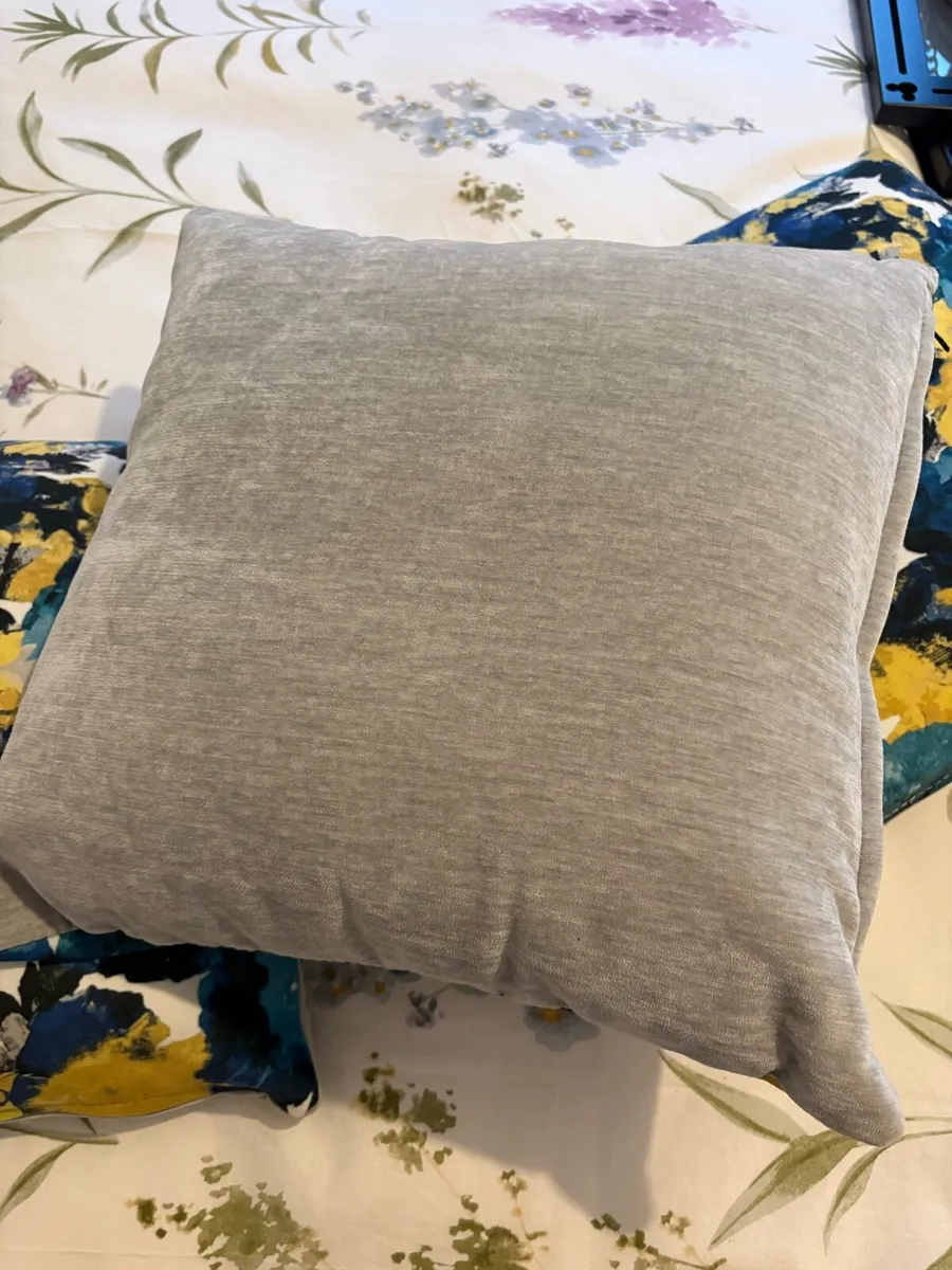 Sofa Cushions (print & grey) x 3 - Image 2