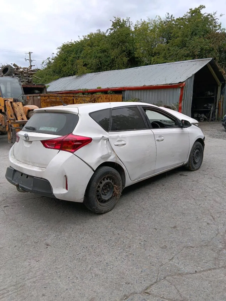 Breaking Toyota auris 2015 diesel - Image 1