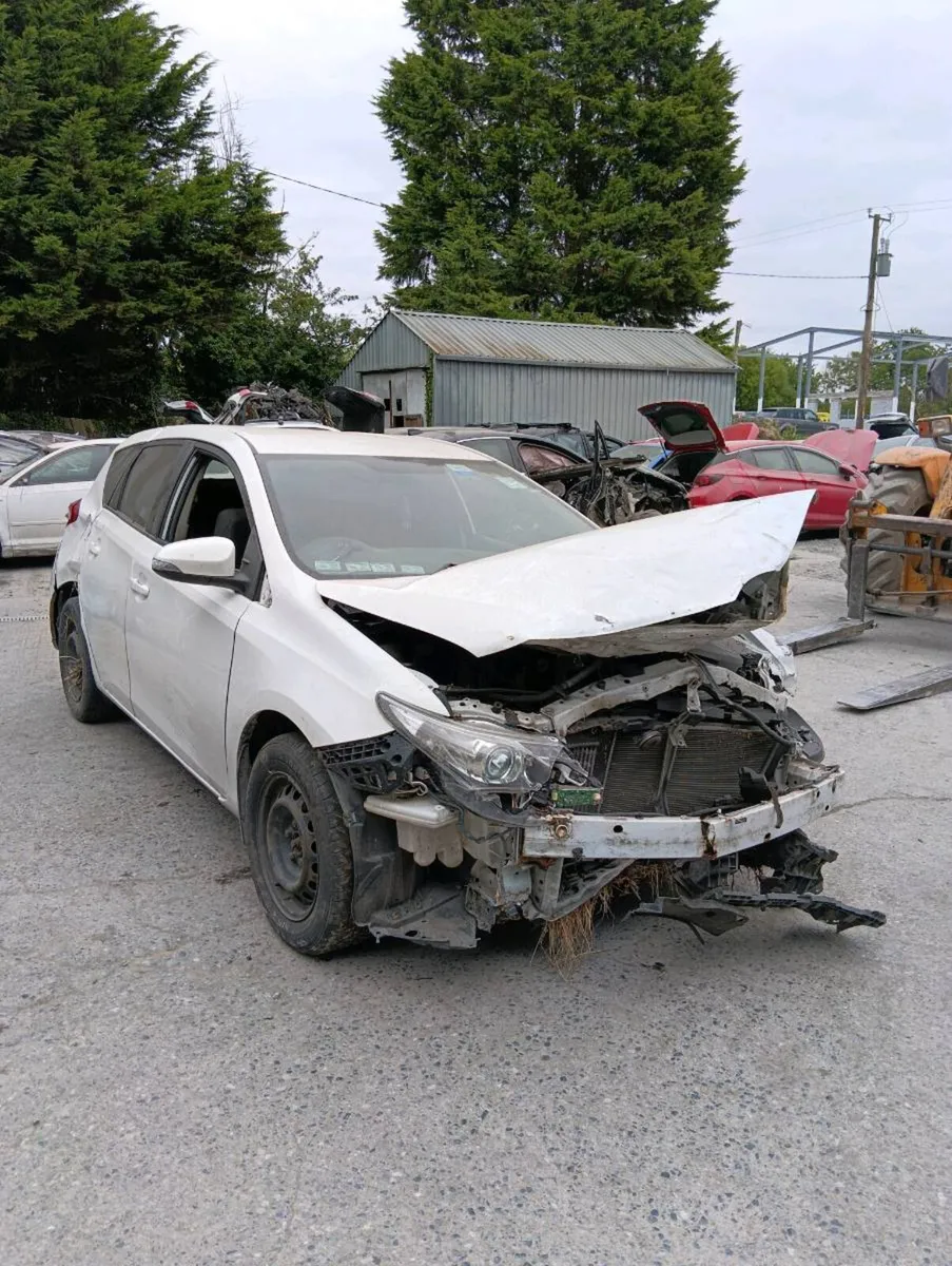 Breaking Toyota auris 2015 diesel - Image 2