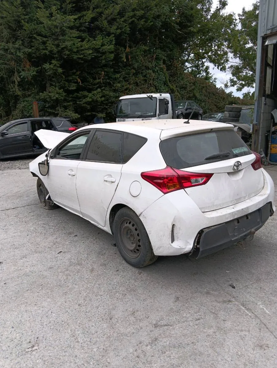 Breaking Toyota auris 2015 diesel - Image 3