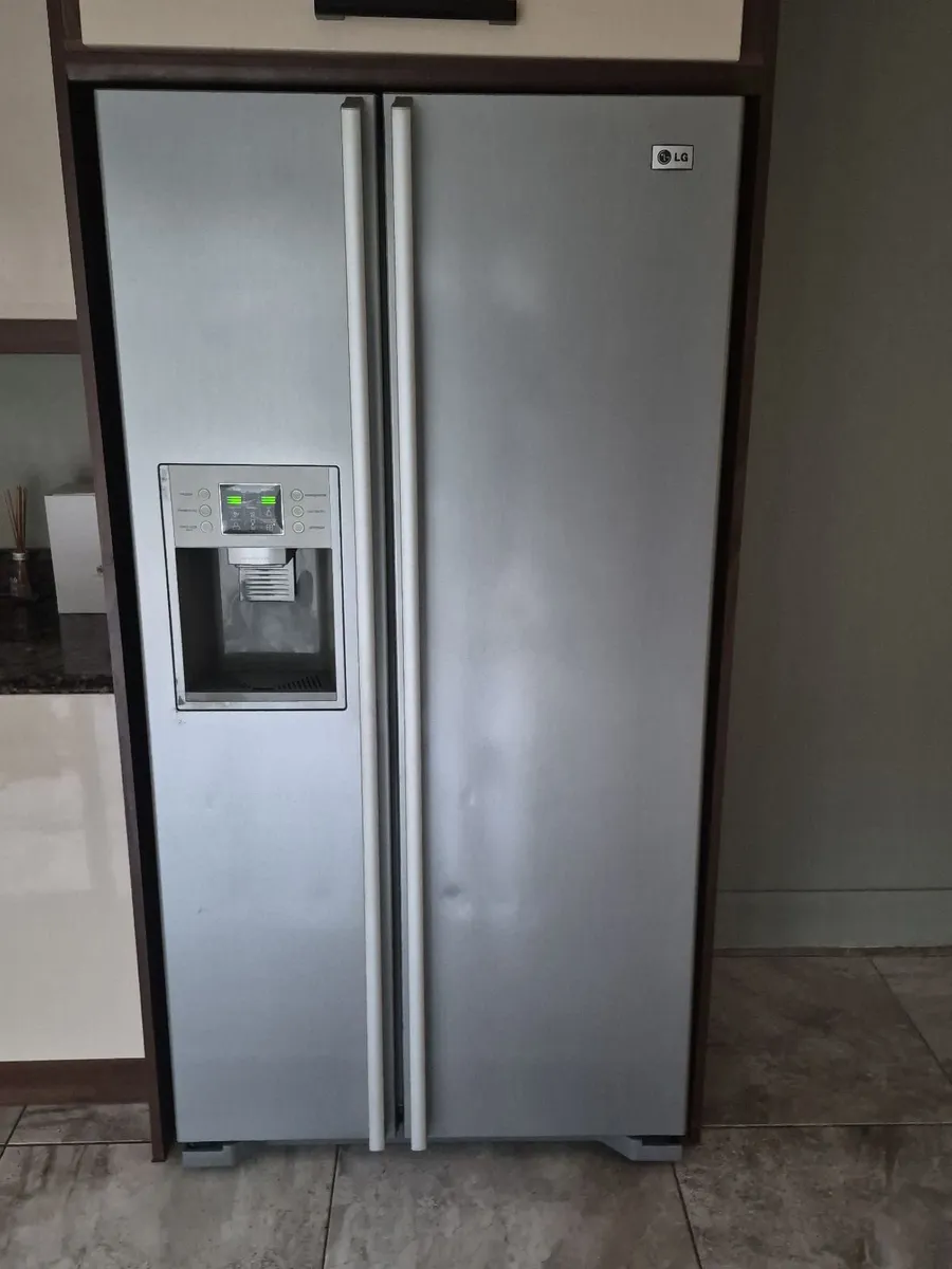 American fridge freezer,  range cooker, extractor, - Image 1