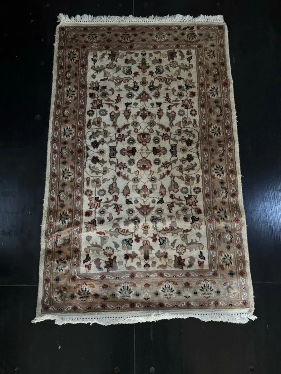 Hand-Knotted Fine Pakistani Wool & Silk Rug (127cm x 79cm)  - Soft Pastel Tones - Image 1
