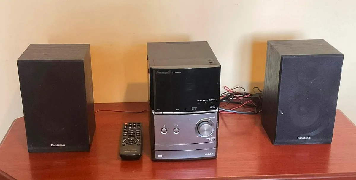 Panasonic SA-PM200 Stereo with Speakers & Remote - Image 2