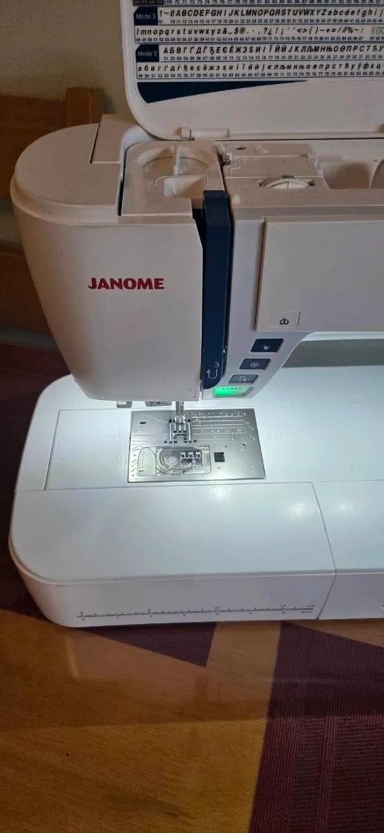Janome Atelier 6 sewing machine + extension table - Image 4