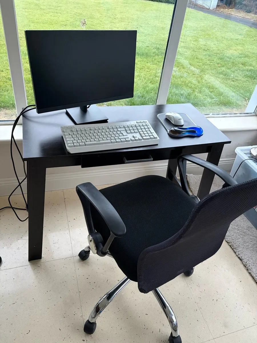 Office Desk and chair - Image 1