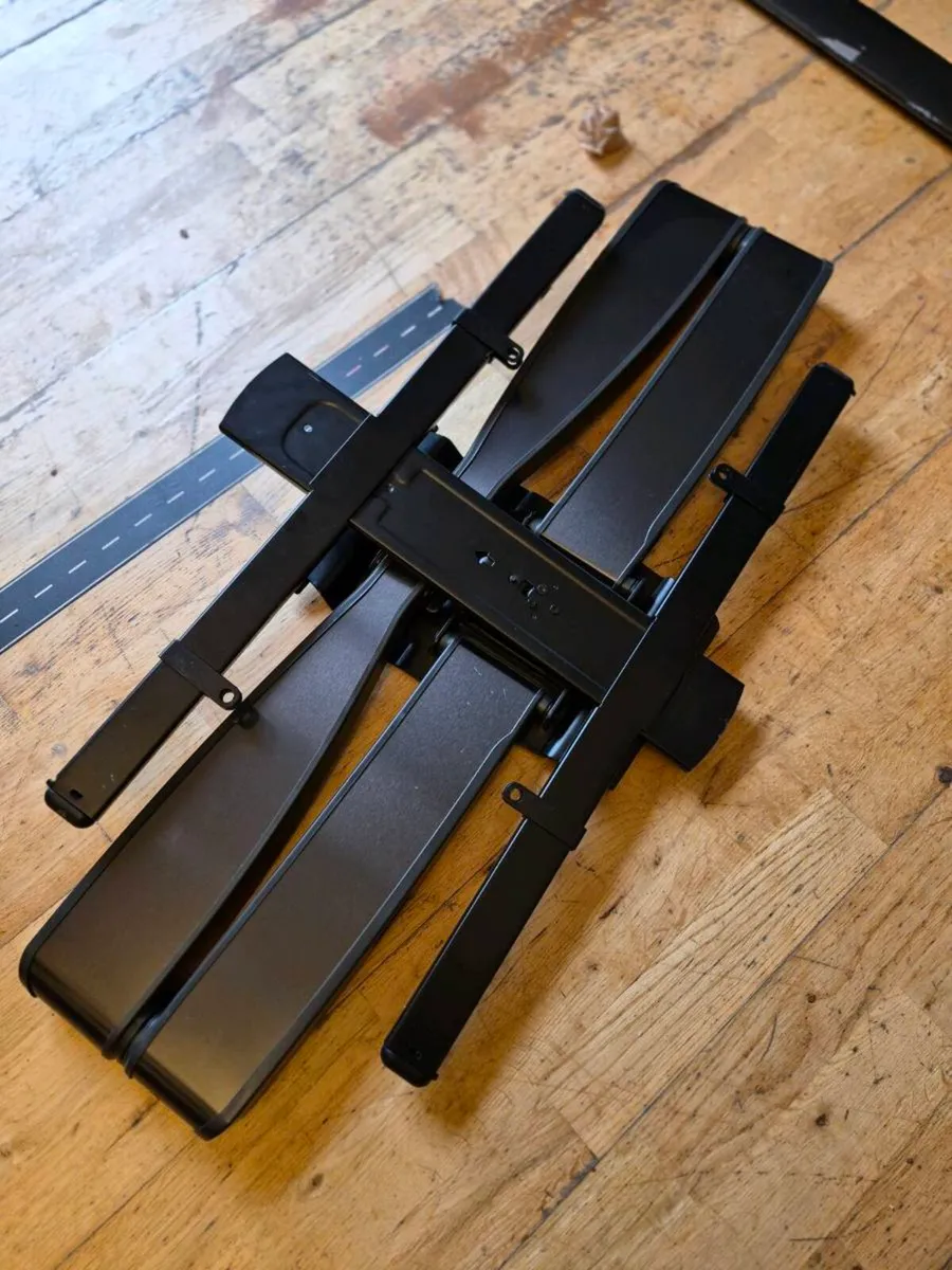 Tv bracket - Image 1