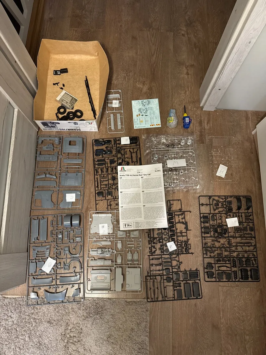 Scania 770S 4 by 2 Normal Roof Grey Cab Model Set - Image 1
