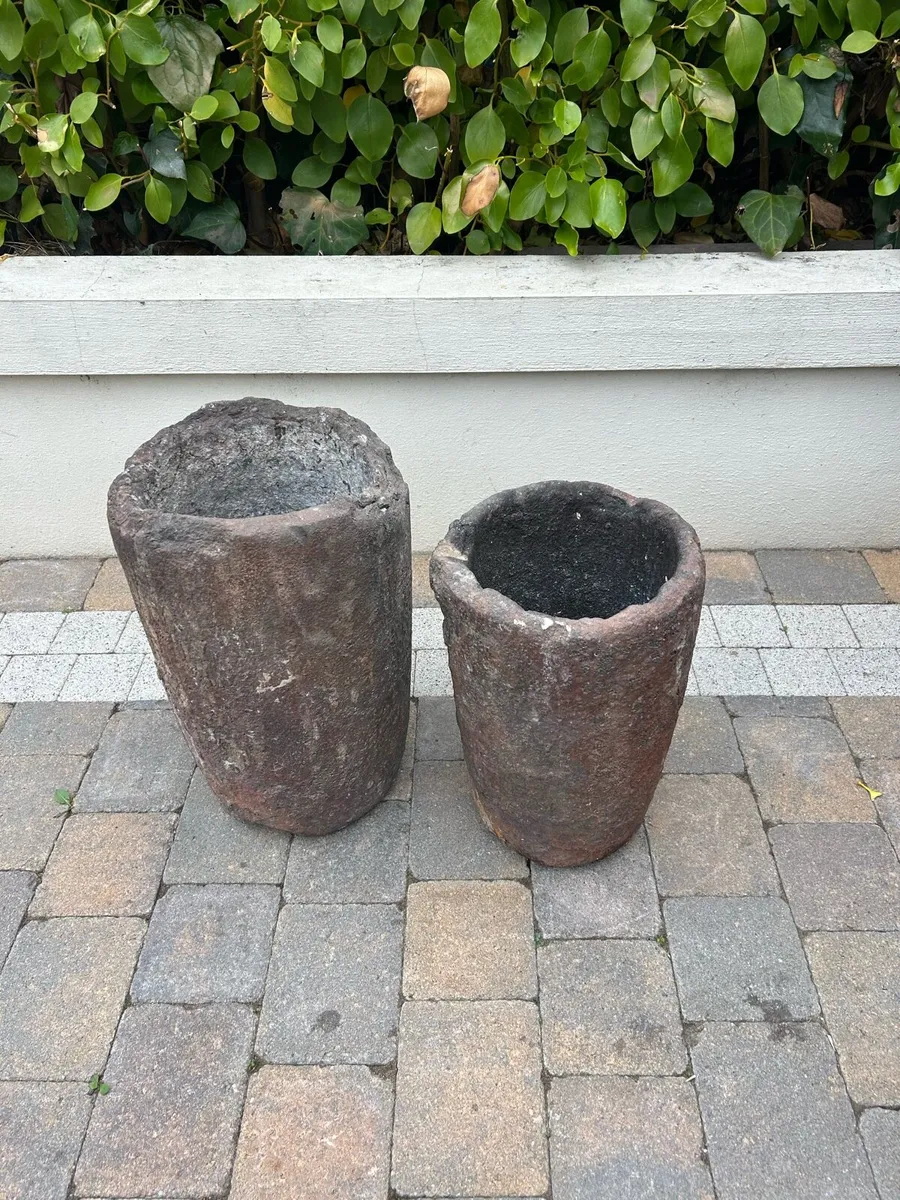 Antique large foundry smelting pots x 2 - Image 4