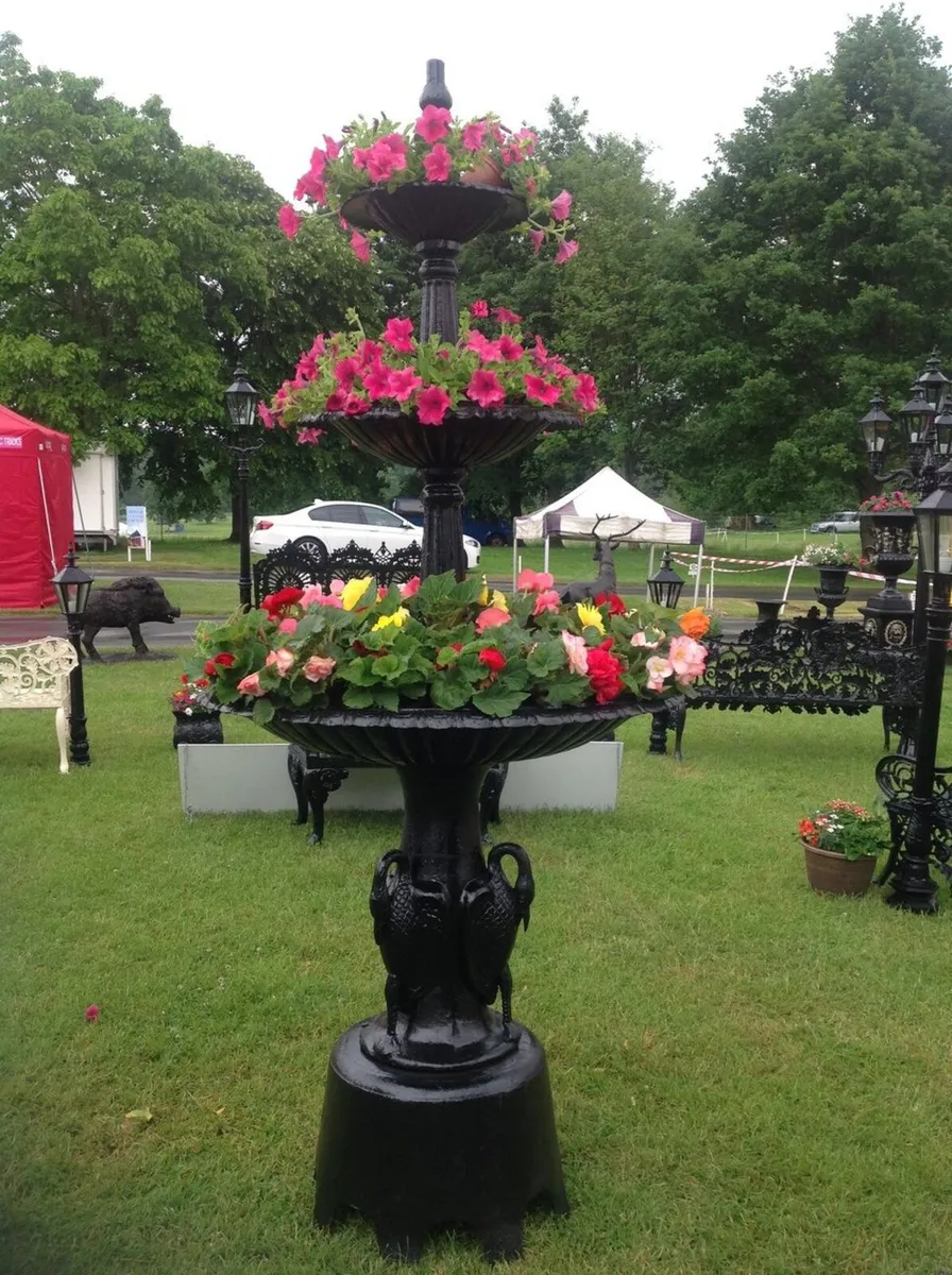Cast iron Arches & dog bowls Garden furniture - Image 1