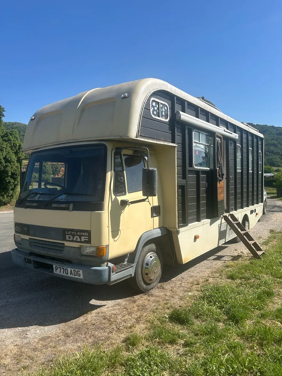 Horsebox truck off grid motorhome tiny home camper - Image 1