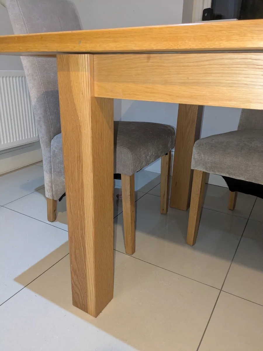 OAK DINING TABLE - Image 4
