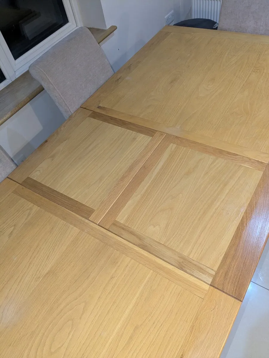 OAK DINING TABLE - Image 2