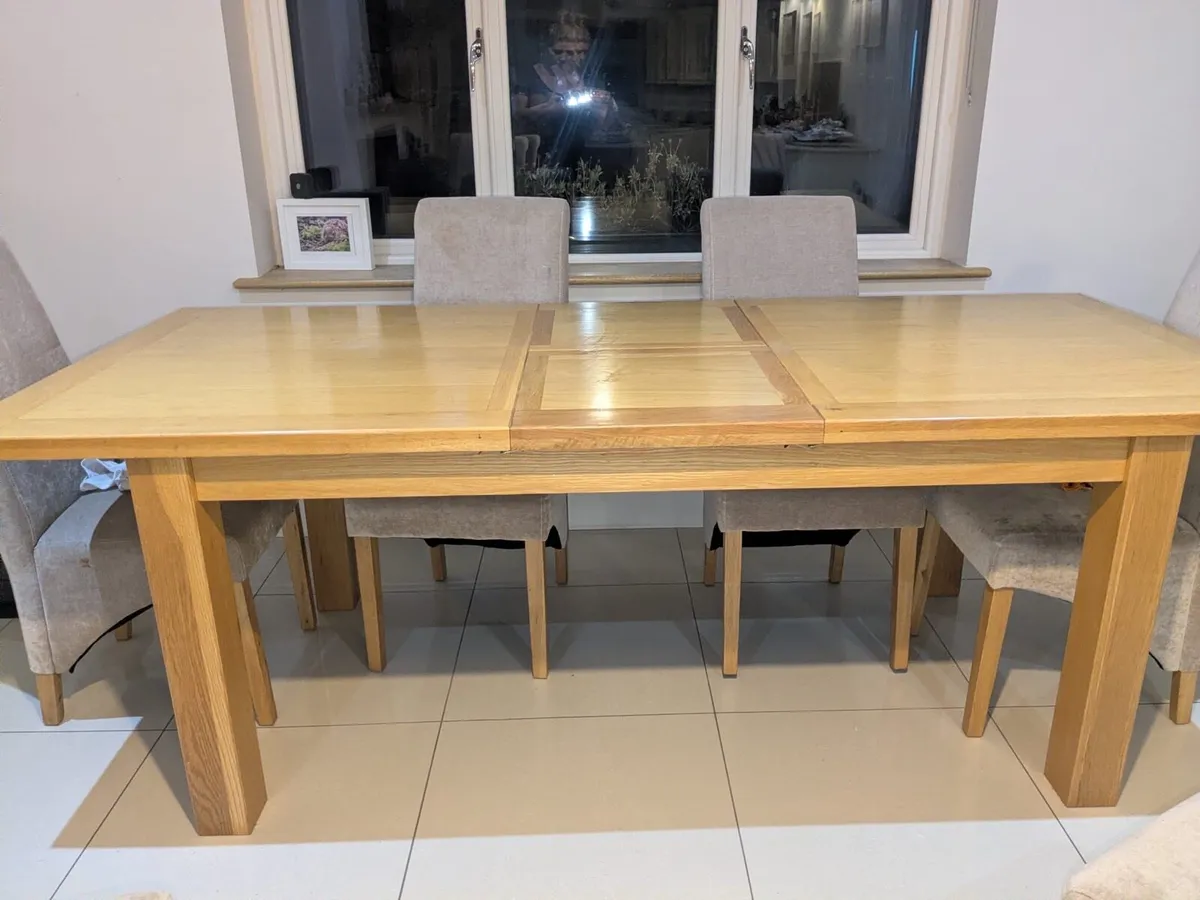 OAK DINING TABLE - Image 3