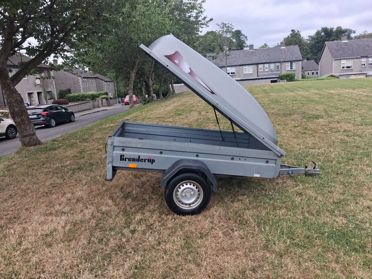 Tent and trailer - Image 3