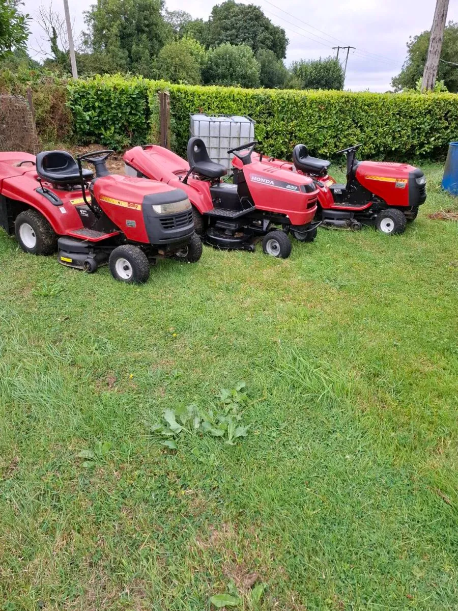 4 ride on lawnmowers - Image 1