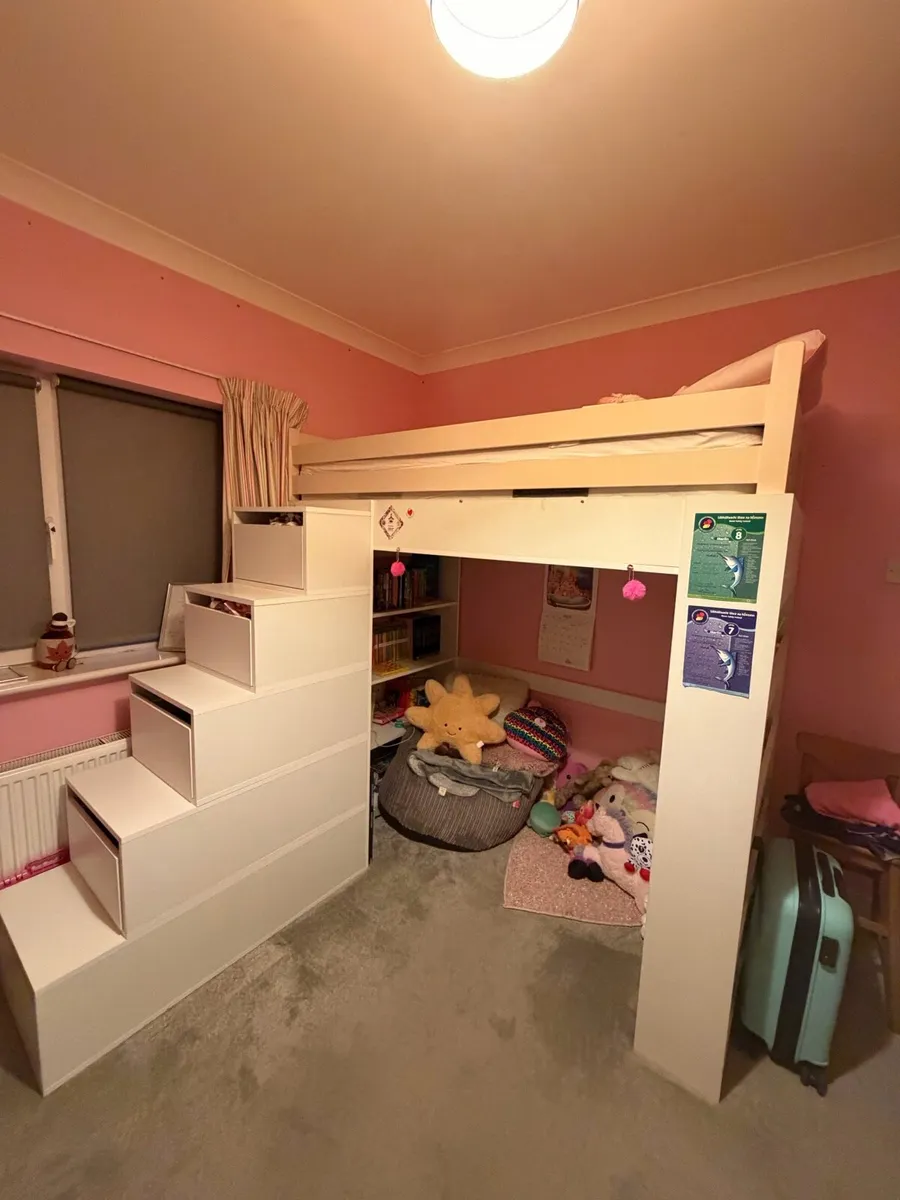 Bed - Image 1