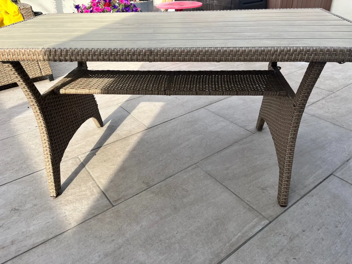Garden table - Image 2