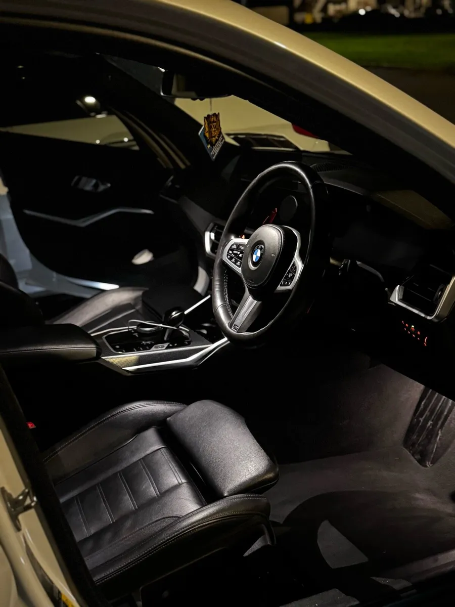 BMW G20 330e - Image 4