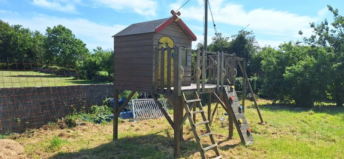 Kids playhouse/tree house - Image 1