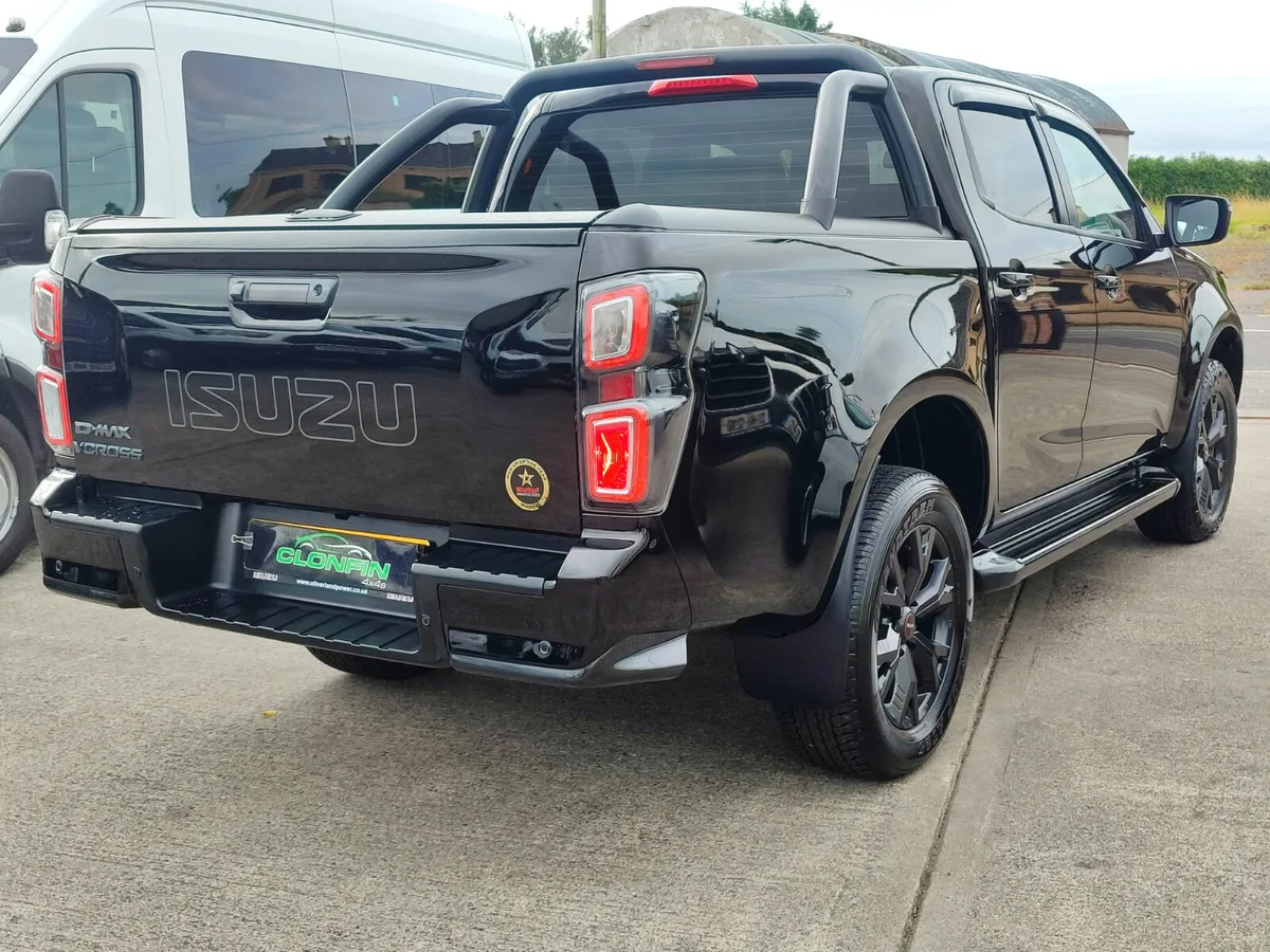 2023 ISUZU D-MAX V CROSS AUTOMATIC - Image 3