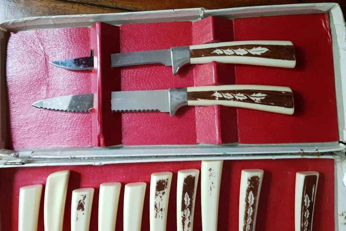 Vintage Set Sheffield Steak Carving Knives Boxed - Image 4