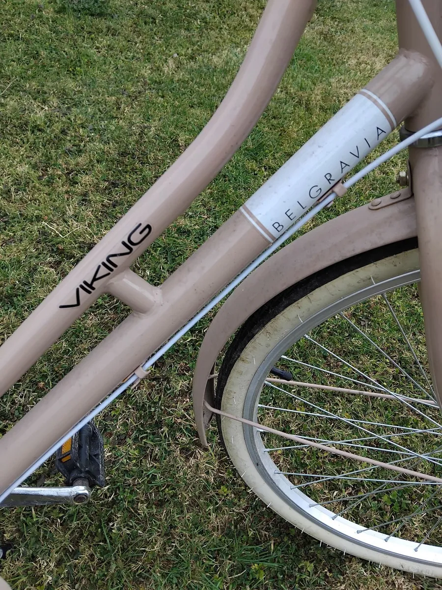 Ladies Bicycle with front basket - Image 2