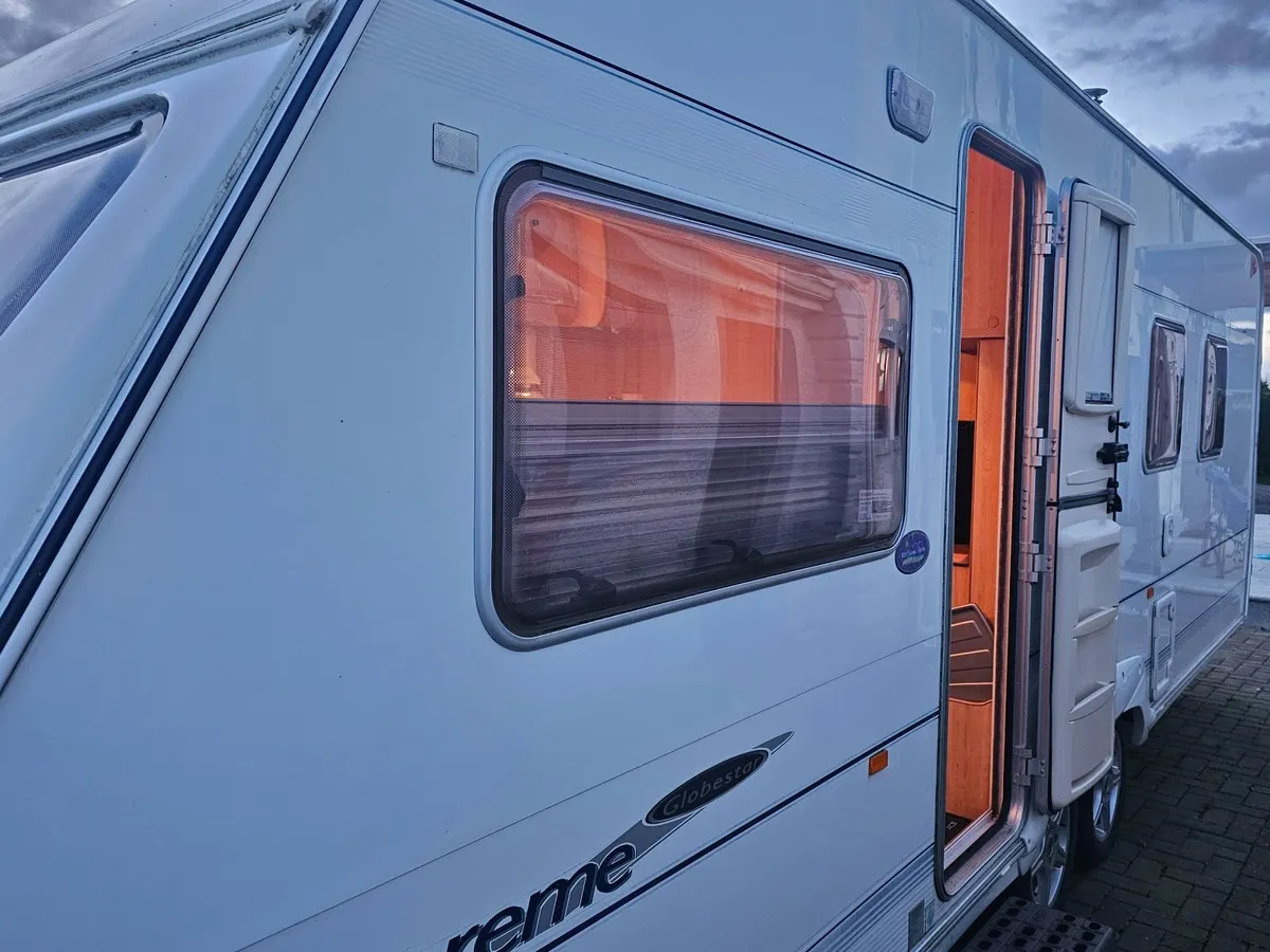 Swift ACE Supreme Globestar - spacious 4 berth - Image 3