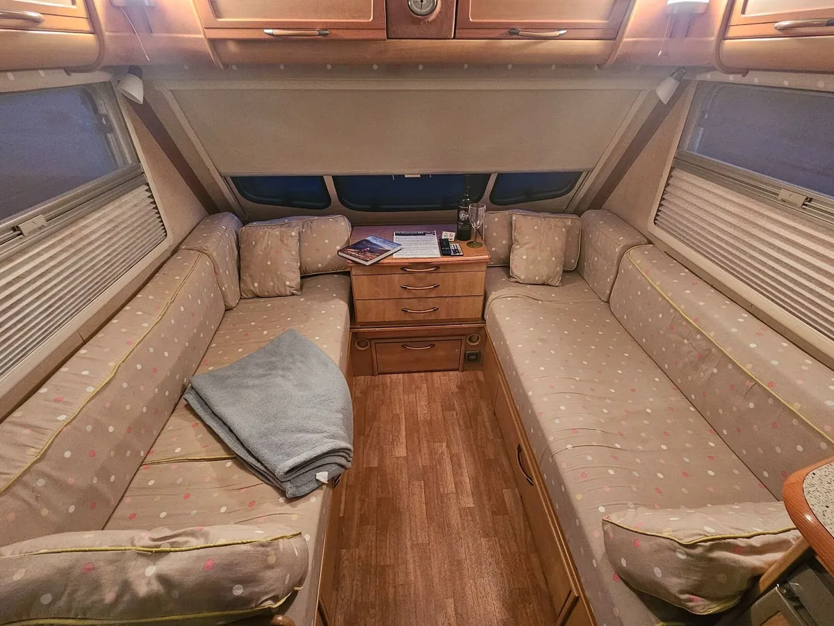Swift ACE Supreme Globestar - spacious 4 berth - Image 4