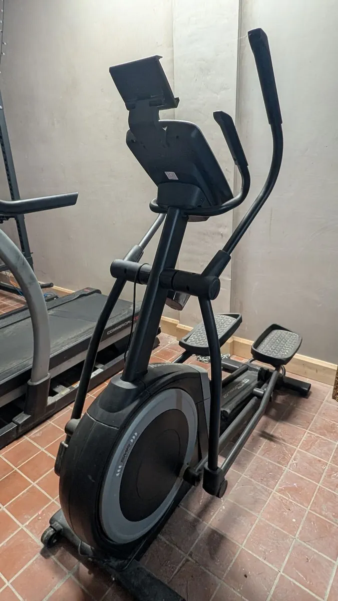 NordicTrack C 7.5 Incline Cross Trainer - Image 1