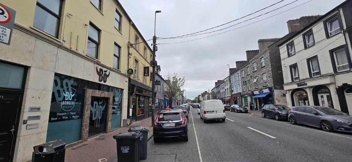 Main St Midleton: 3 Bed 2 Bath Apart + Roof Garden - Image 1