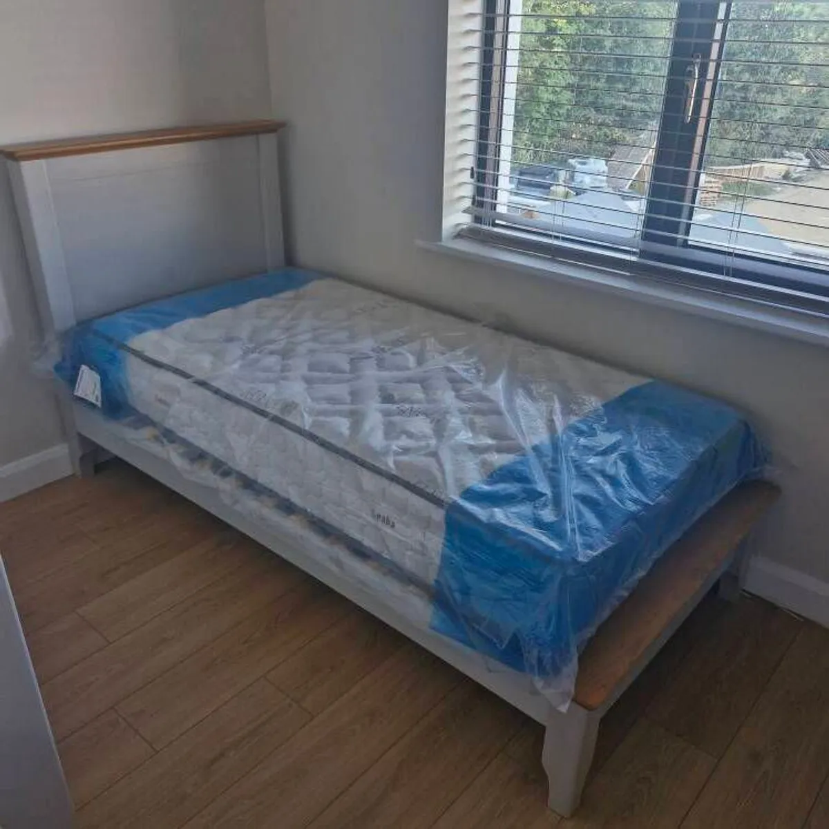 Brand New Single Bed Frame & Premium Leaba Mattres - Image 2