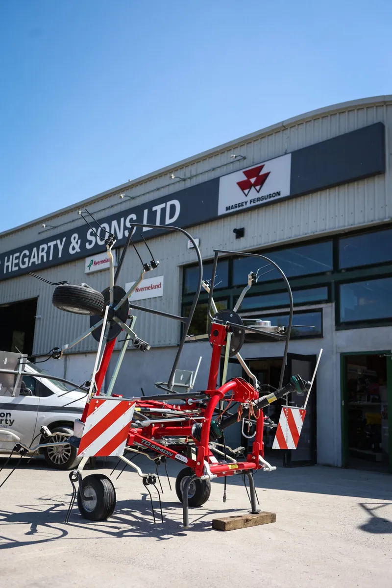 New Massey Ferguson 4 Rotor Tedder - Image 1