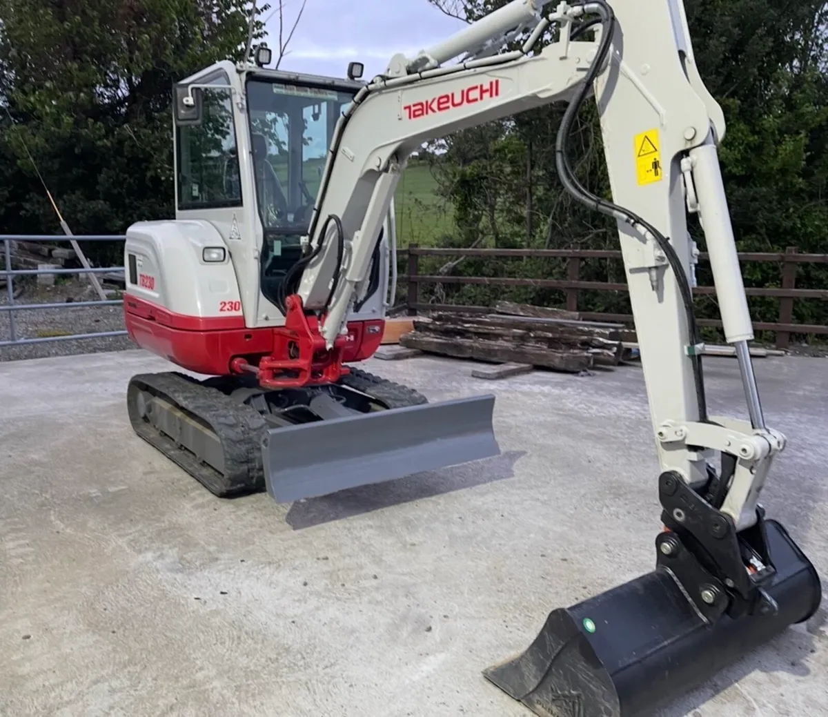 Takeuchi TB230 - Image 3