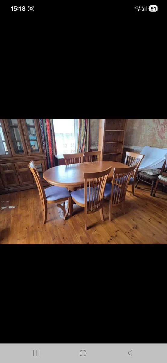 Table and six chairs - Image 1