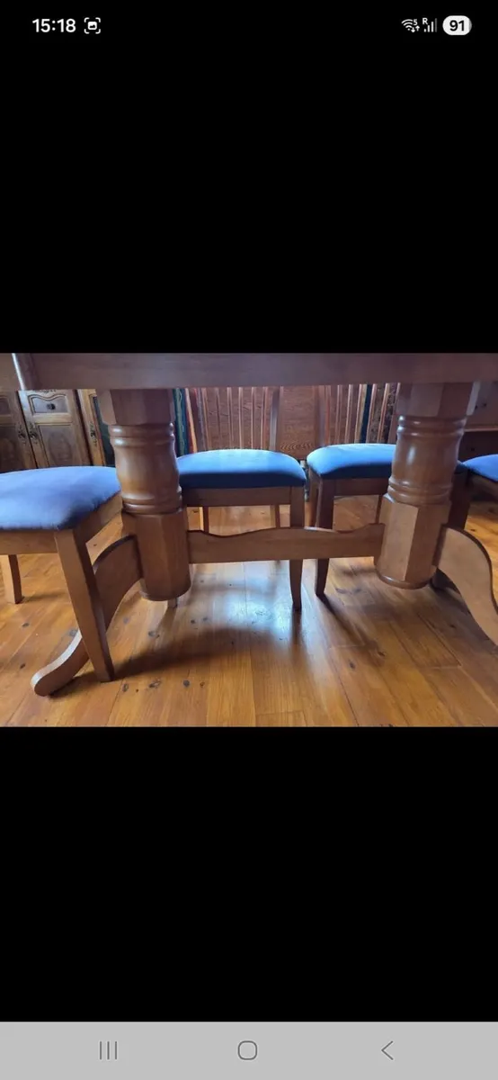 Table and six chairs - Image 4