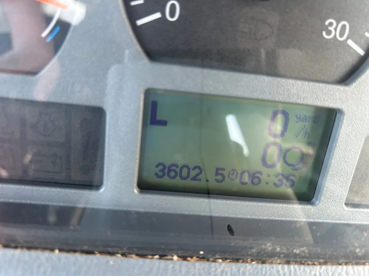 2011 Valtra T182 - Image 4
