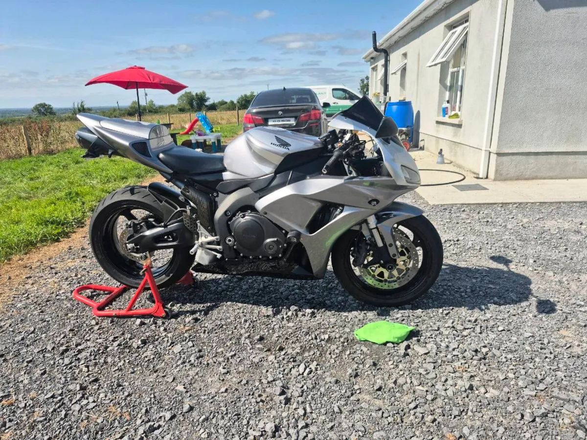 CBR 1000 RR - Image 3