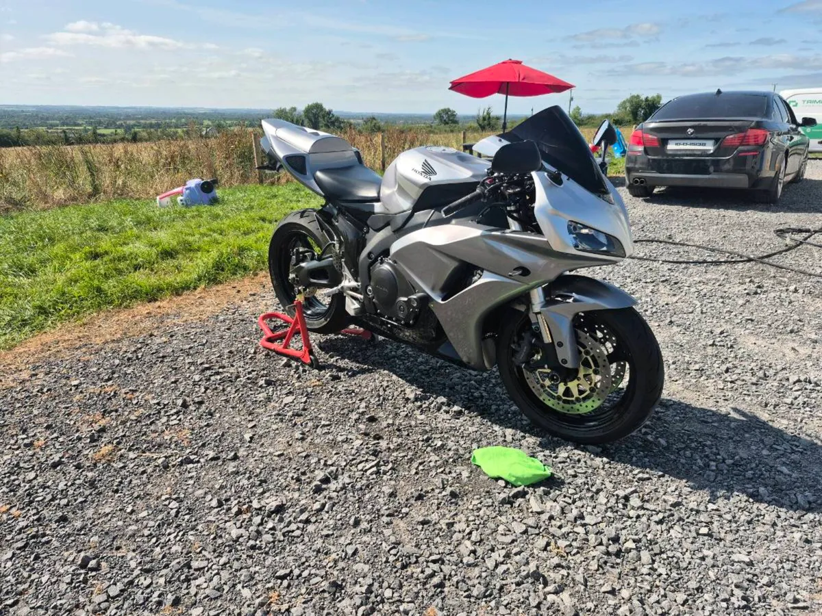 CBR 1000 RR - Image 2