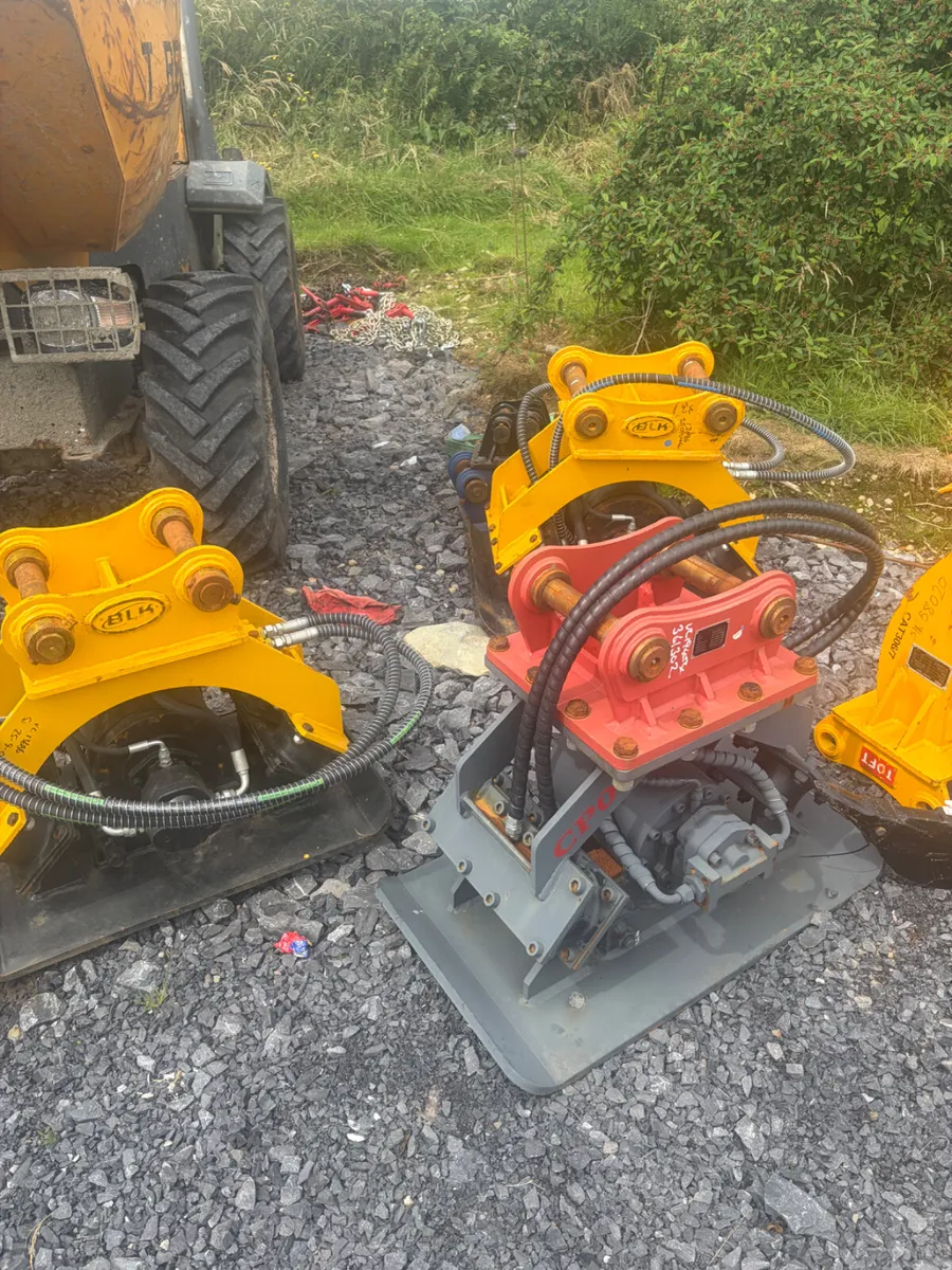 Hydraulic compactors to suit 4-9t digger for sale - Image 1
