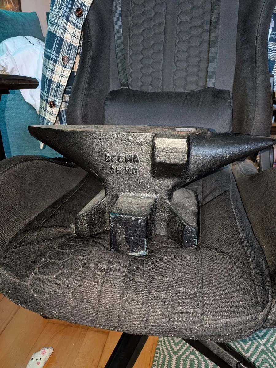 Unused 35 KG Becma South German Anvil