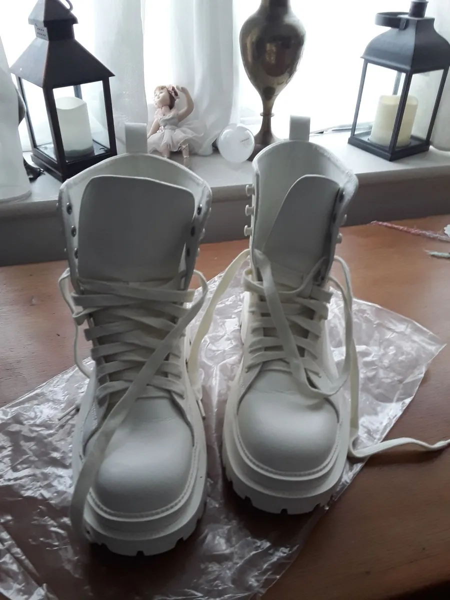 Brand new ladies white designer ankle boots - Image 2