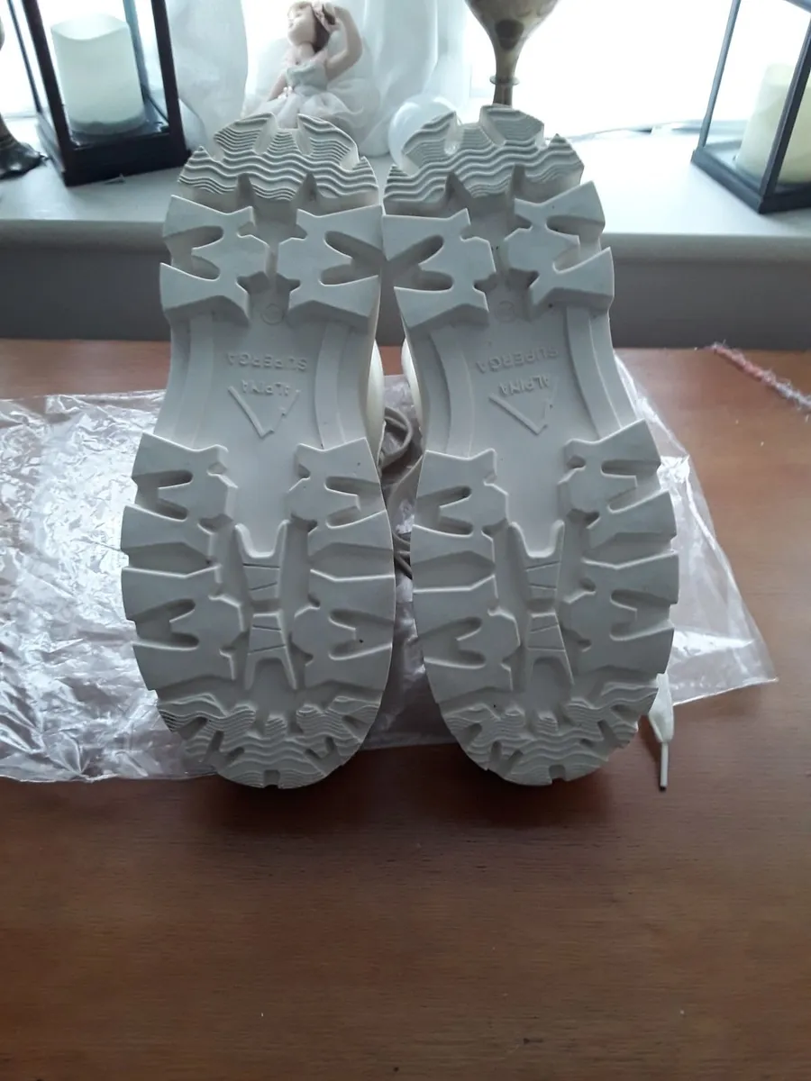 Brand new ladies white designer ankle boots - Image 4