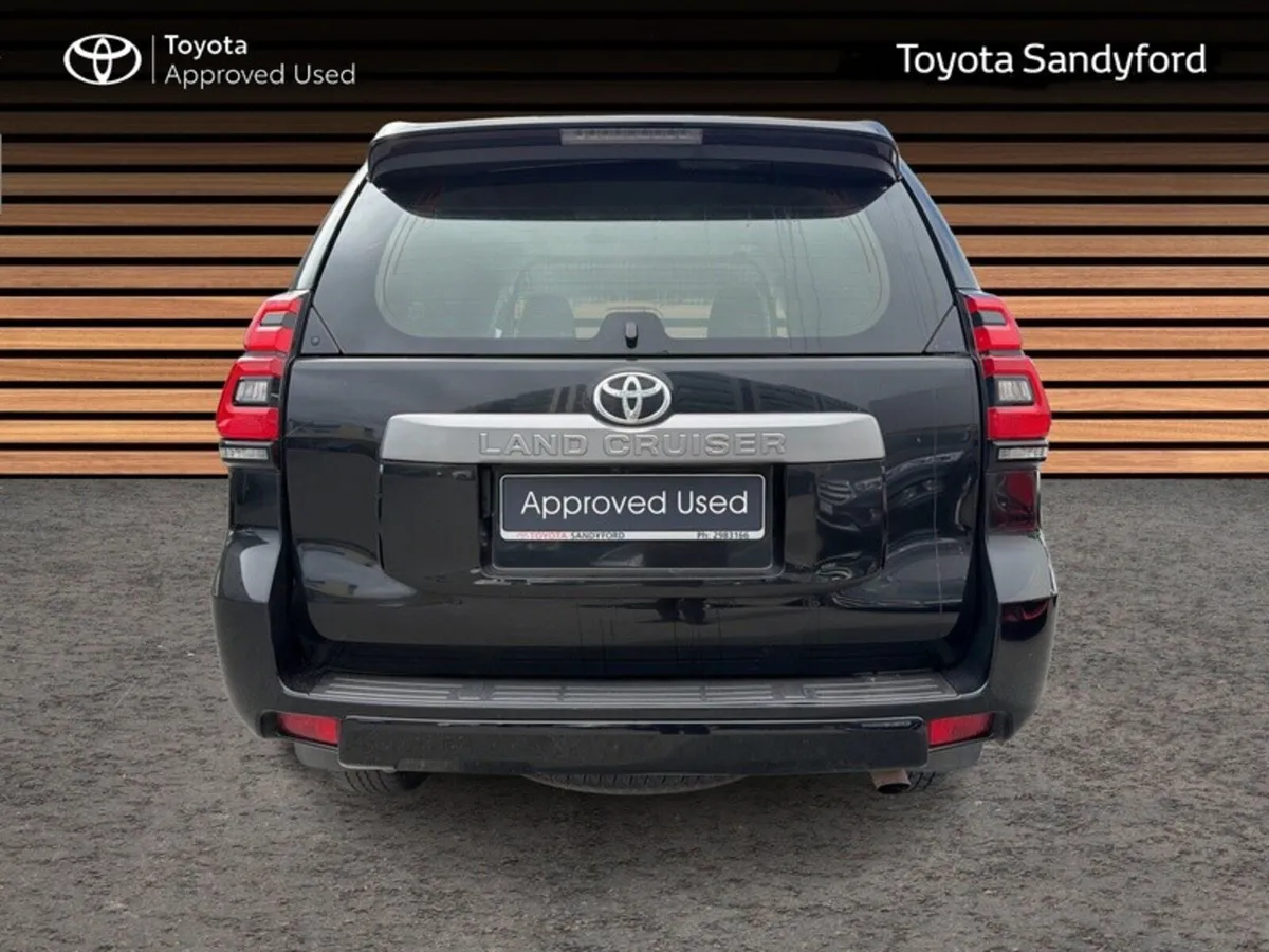 Toyota Land Cruiser LWB 2.8 GX COMMERCIAL // REAR - Image 4