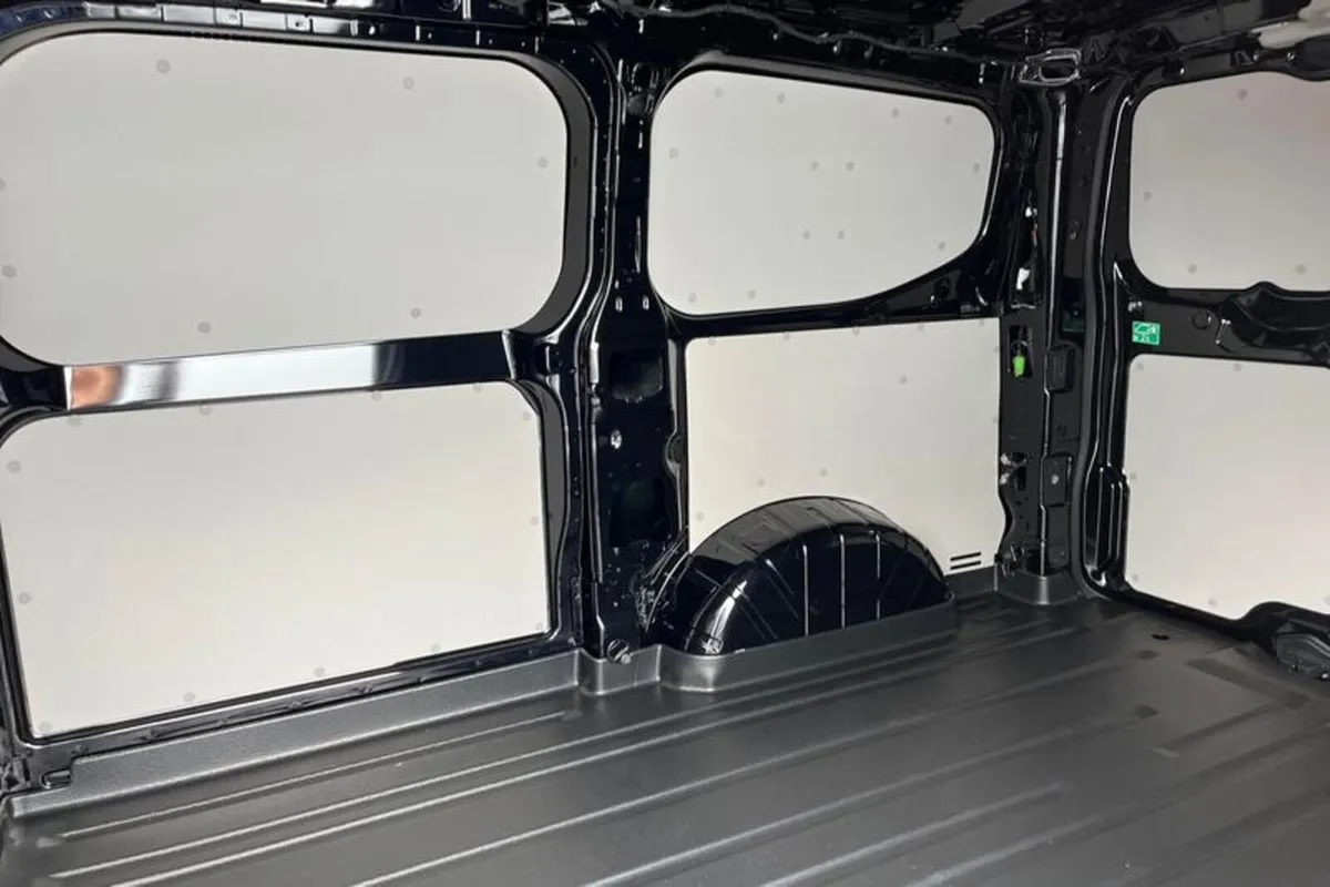Ford Transit Custom LIMITED - Image 4