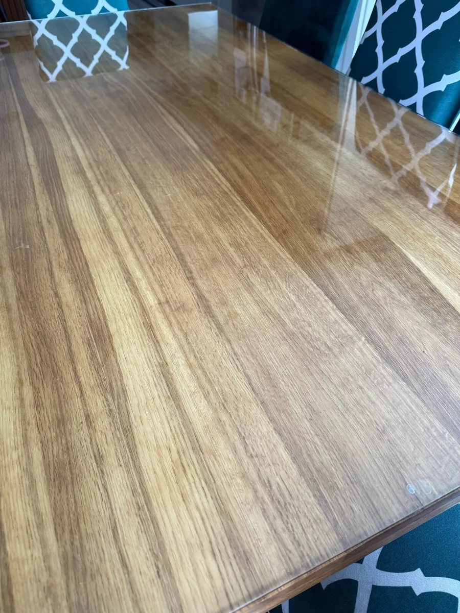 Table and chairs - Image 4