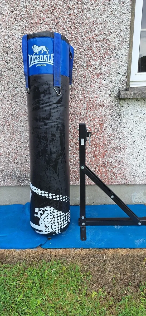 Lonsdale Heavy Punch Bag & Wall Bracket