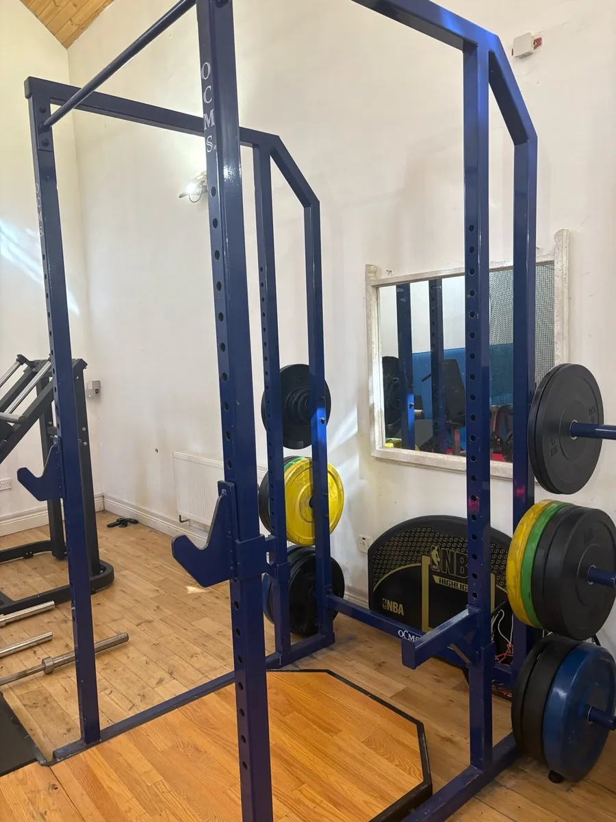 Squat rack and pull up bar, lifting platform - Image 1
