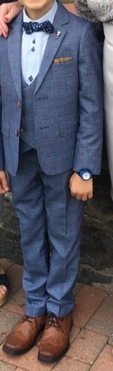 Boys suit - Image 1