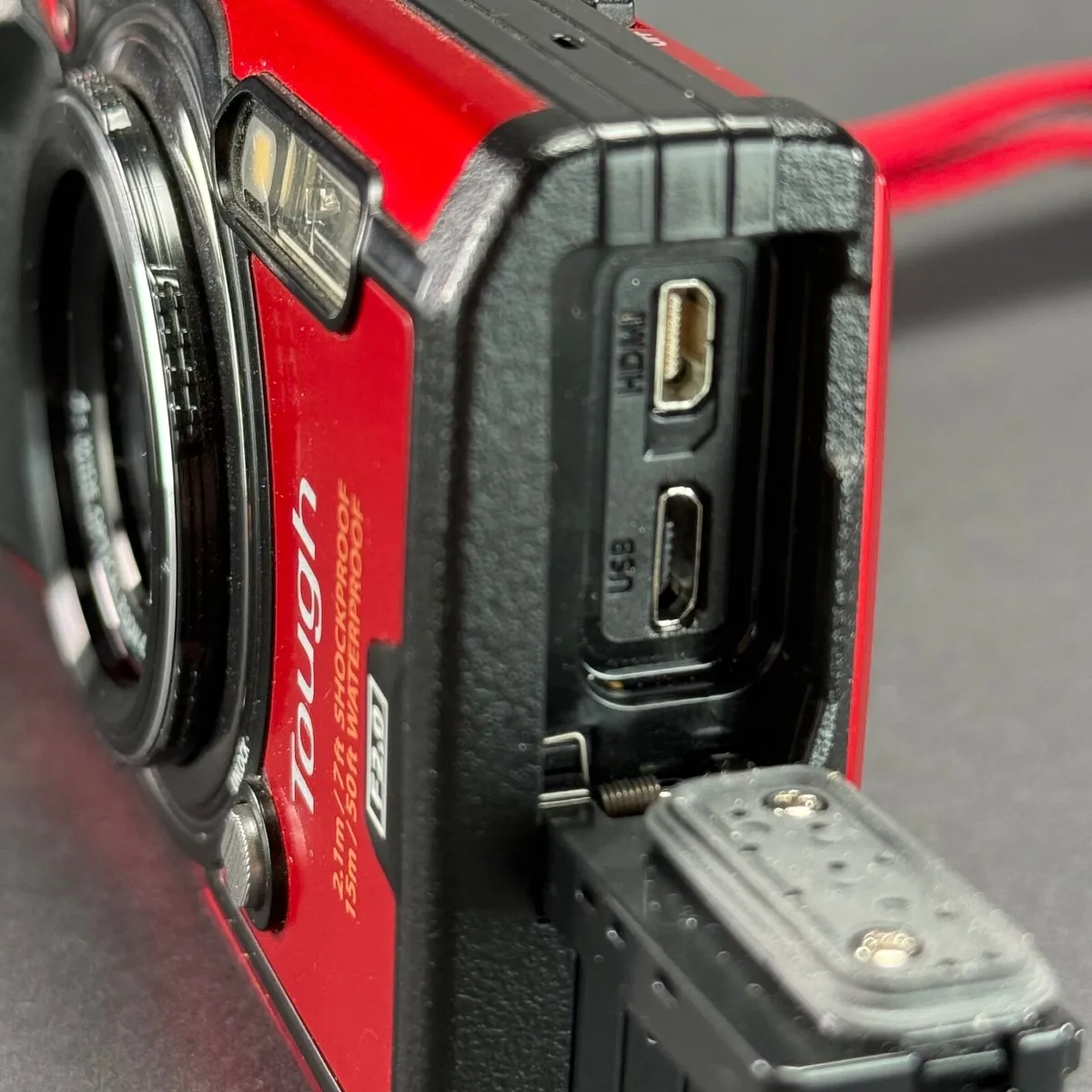 OLYMPUS Tough TG-5 Red Waterproof/Shockproof - Image 4